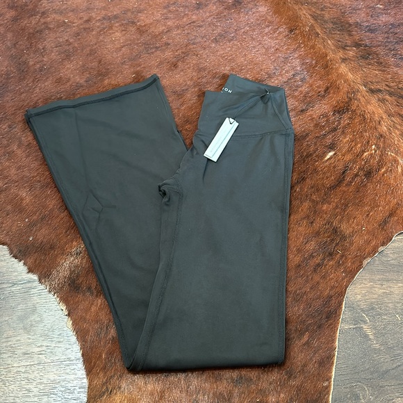 NWT ParagonFitwear Sculptseam Flare Legging - Picture 3 of 4